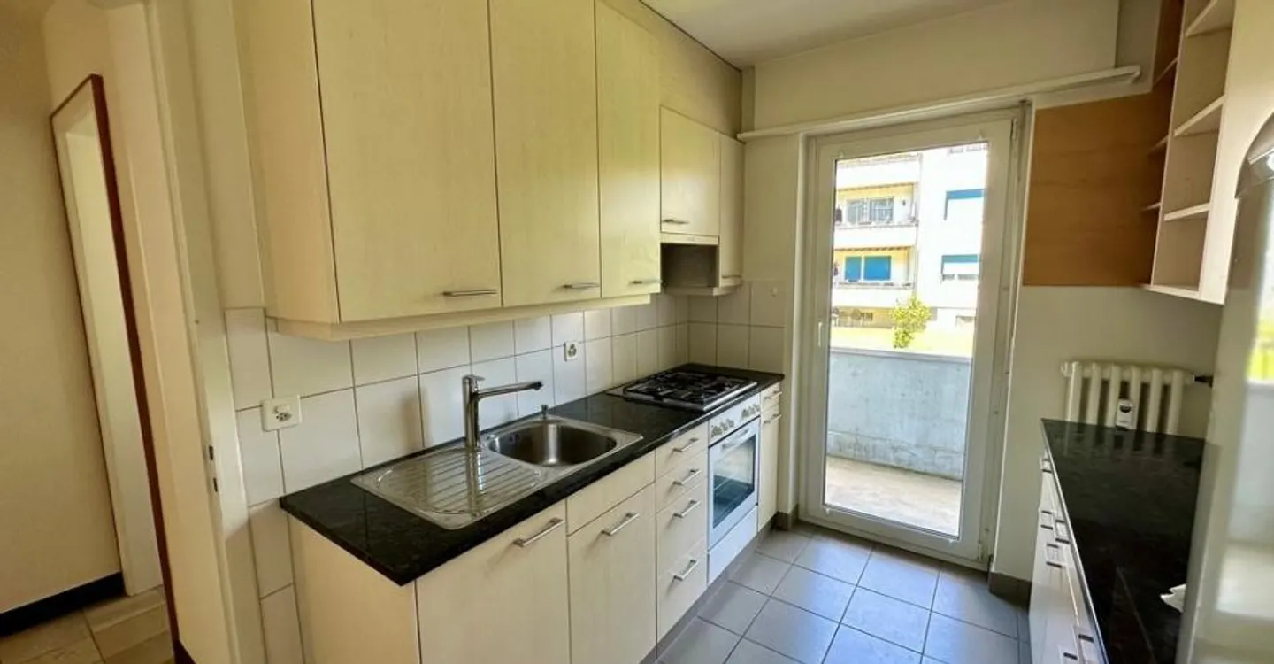 Appartement attrayant de 3 pièces au rez-de-chaussée - Photo 7 sur 8