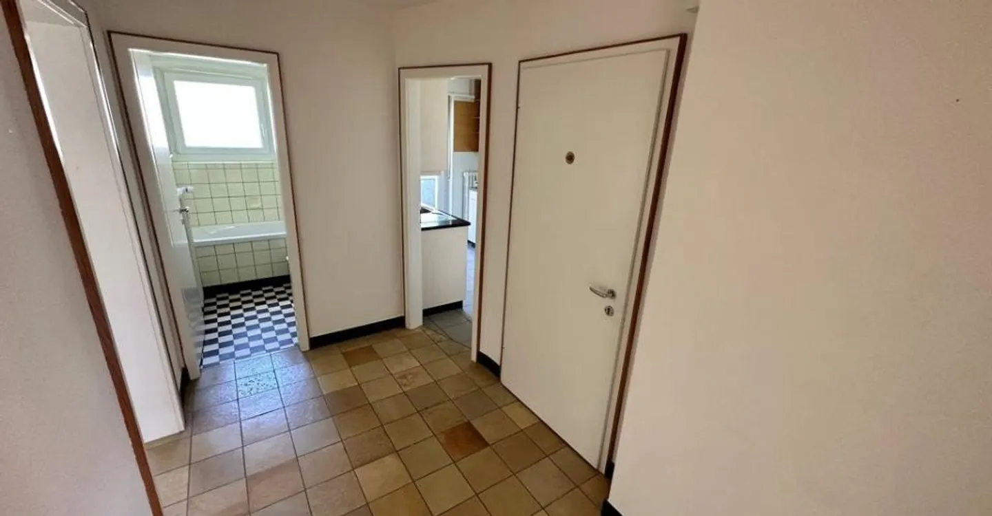 Appartement attrayant de 3 pièces au rez-de-chaussée - Photo 8 sur 8