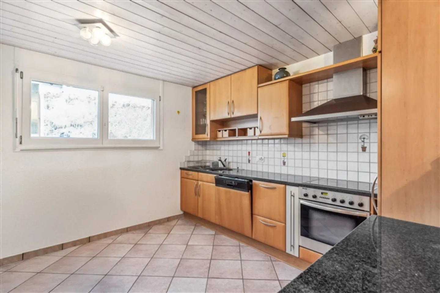 Gable House with Garden - Photo 3 of 8