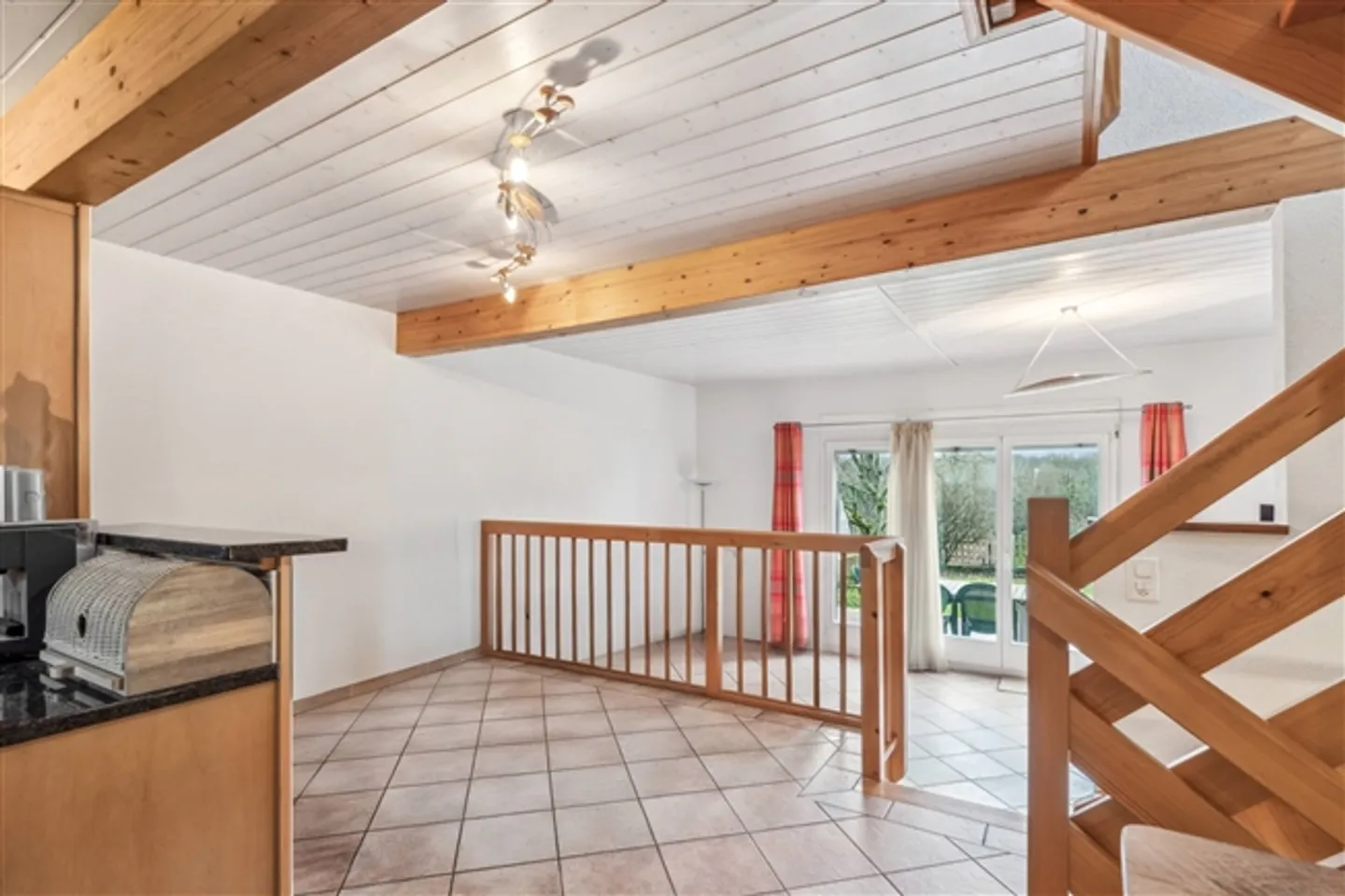 Gable House with Garden - Photo 4 of 8