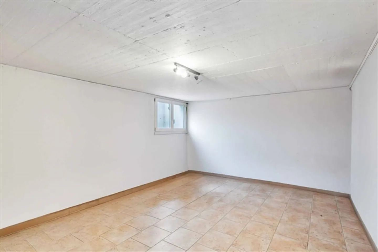 Gable House with Garden - Photo 7 of 8