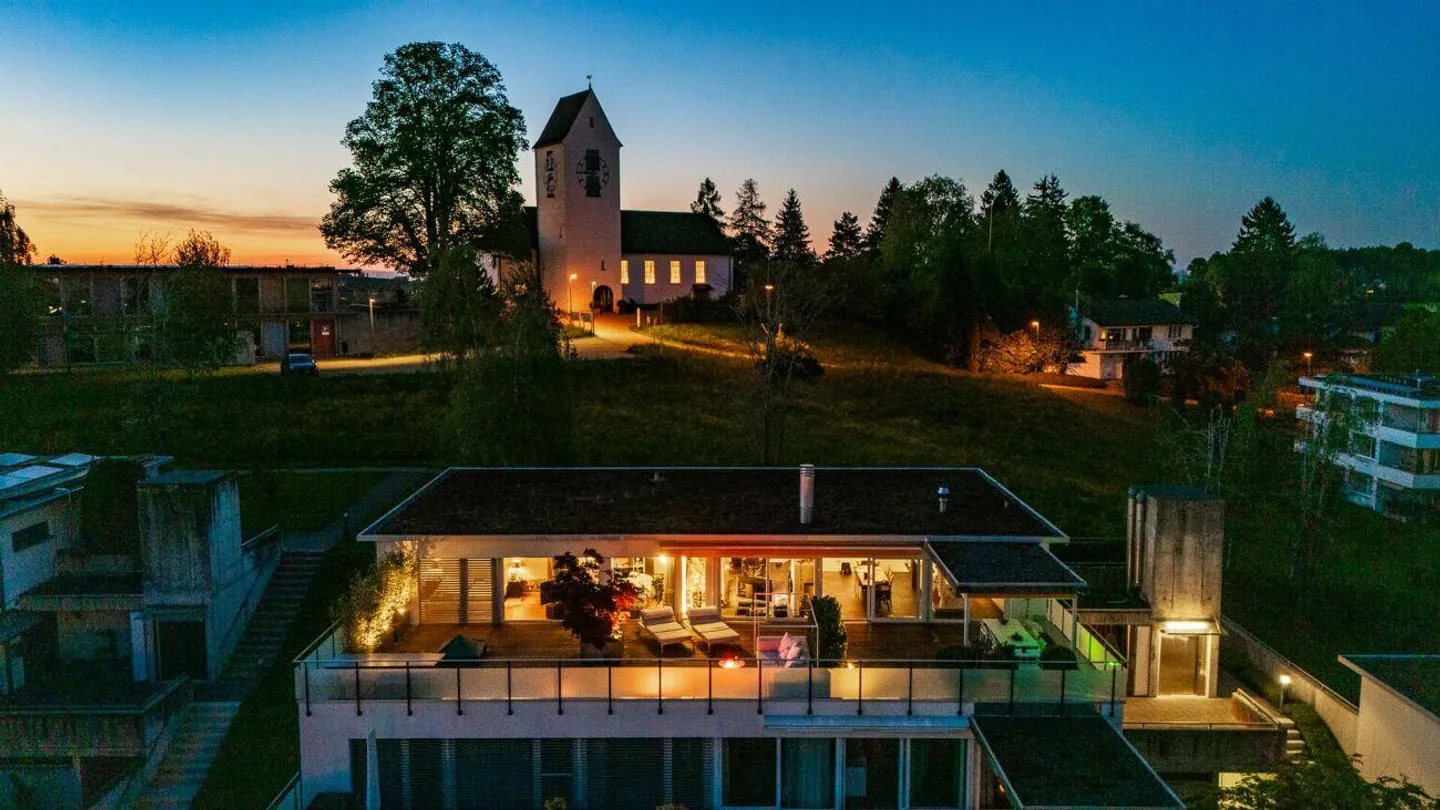 Modernes Terrassenhaus mit Weitsicht - Foto 2 von 16