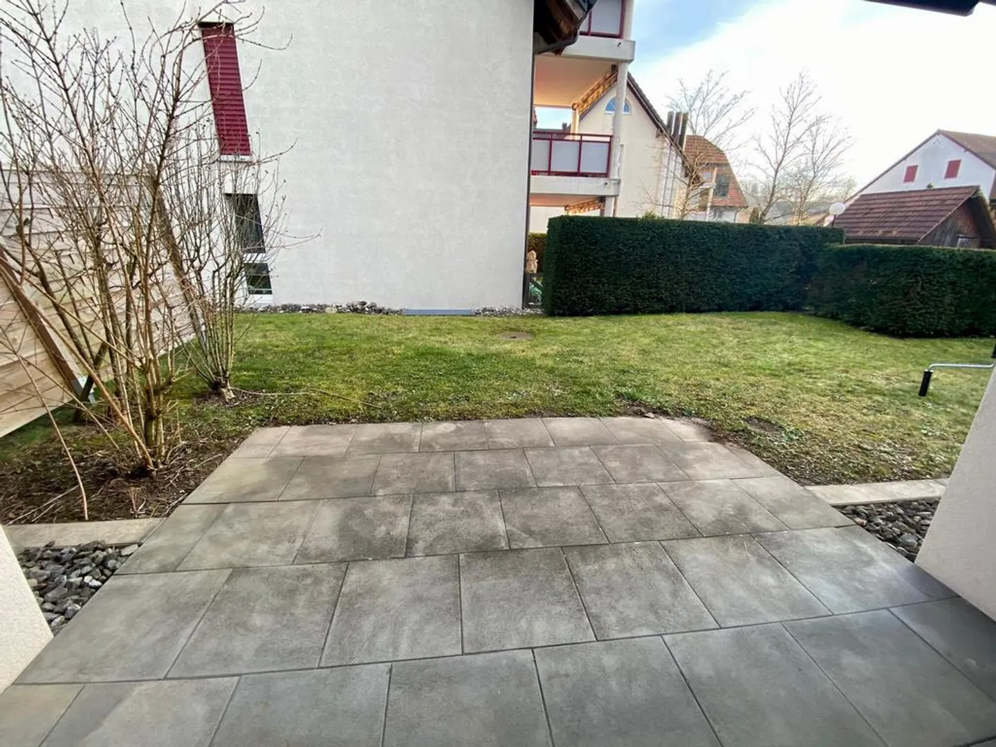 Modernes Wohnen mit Gartensitzplatz - Foto 4 von 10