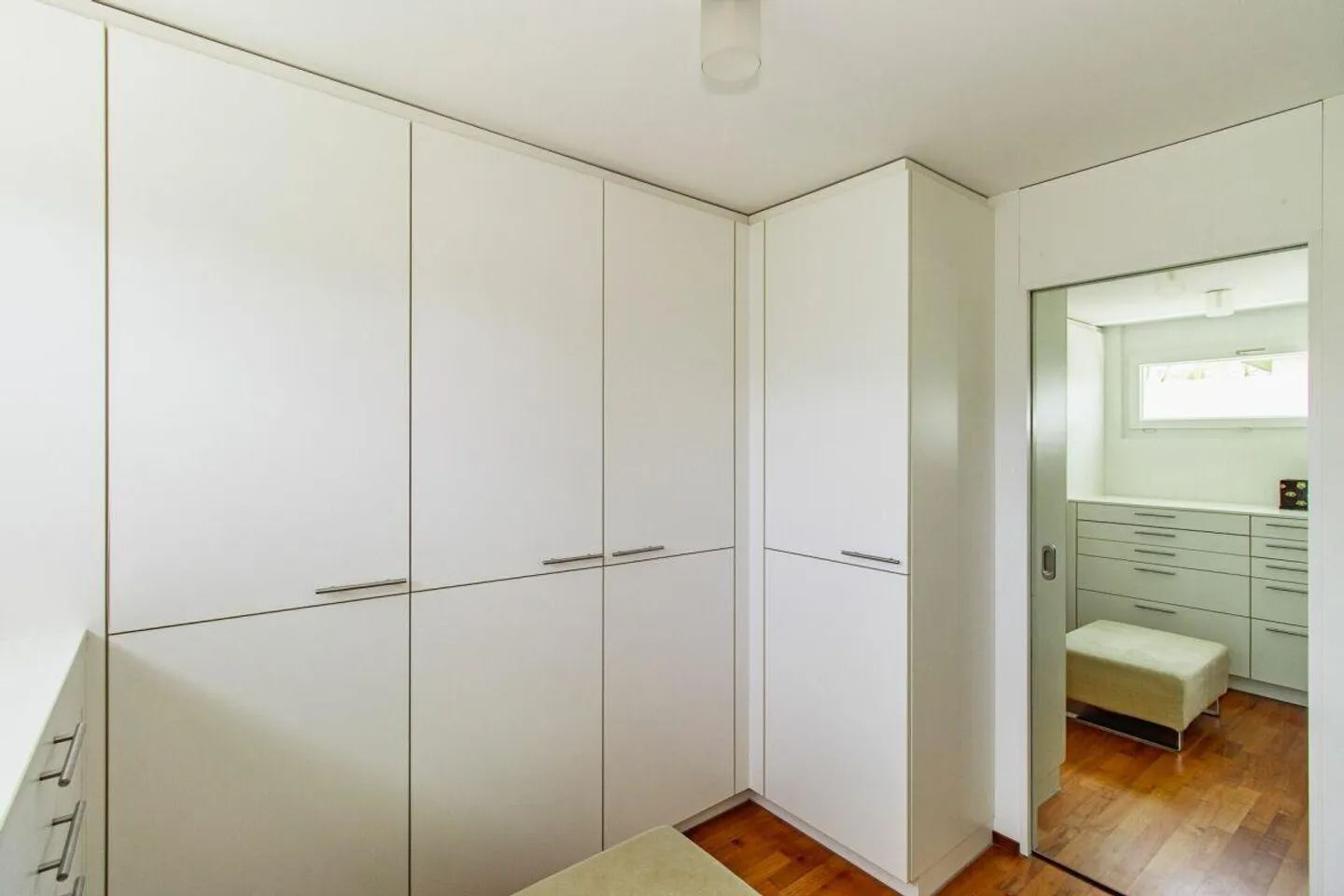 Modernes Terrassenhaus mit Weitsicht - Foto 14 von 16