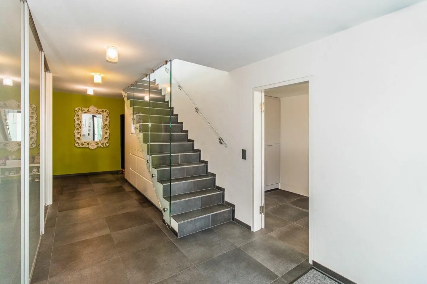 Modernes Terrassenhaus mit Weitsicht - Foto 15 von 16
