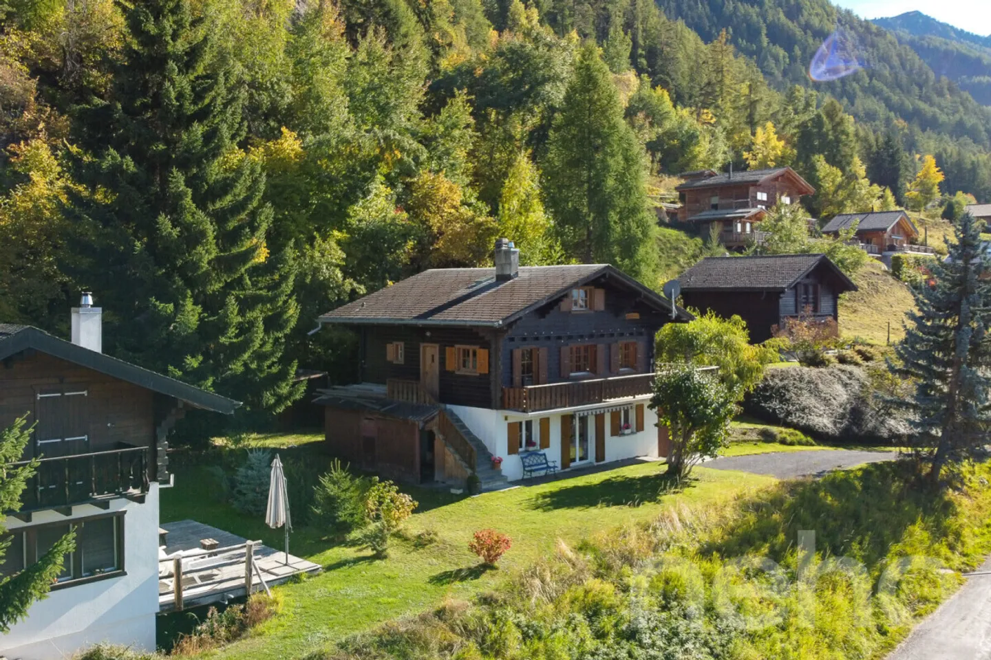 Charmantes Chalet mit separater Wohnung in Tzoumaz - Foto 2 von 12