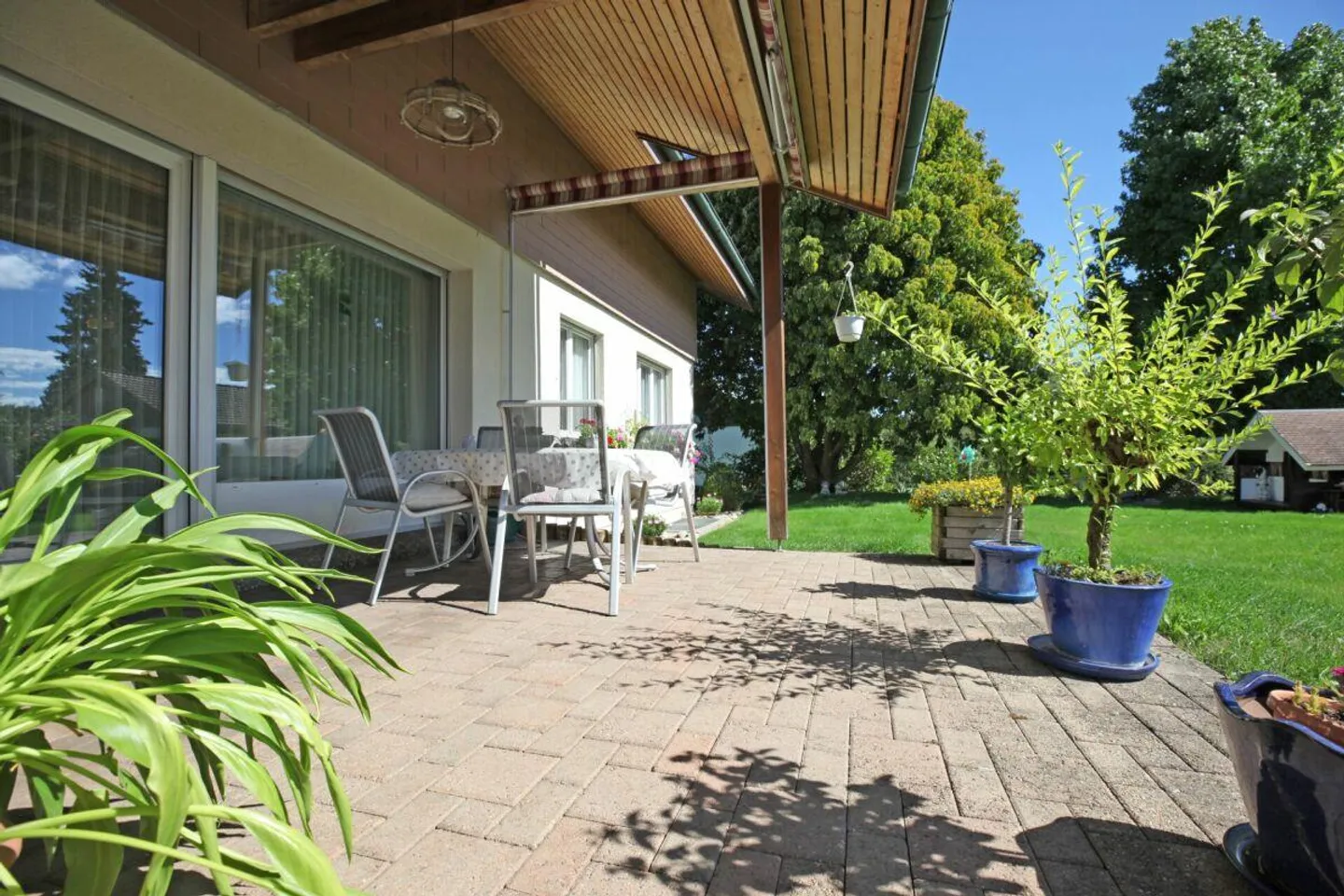 Detached 6.5-room single-family house with garage and spacious garden area - Photo 2 of 13