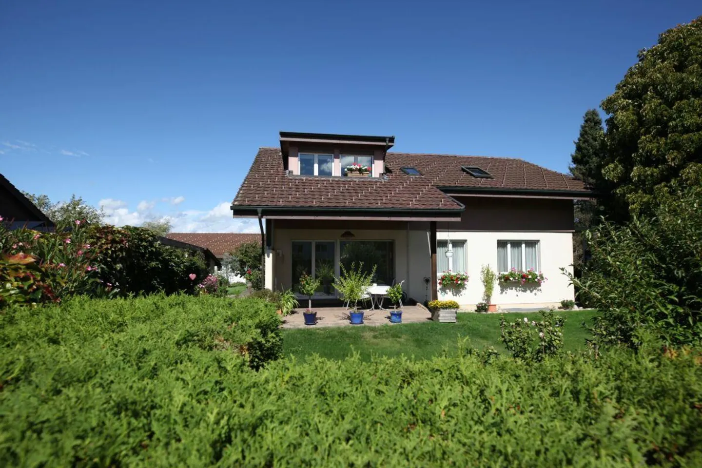 Detached 6.5-room single-family house with garage and spacious garden area - Photo 5 of 13