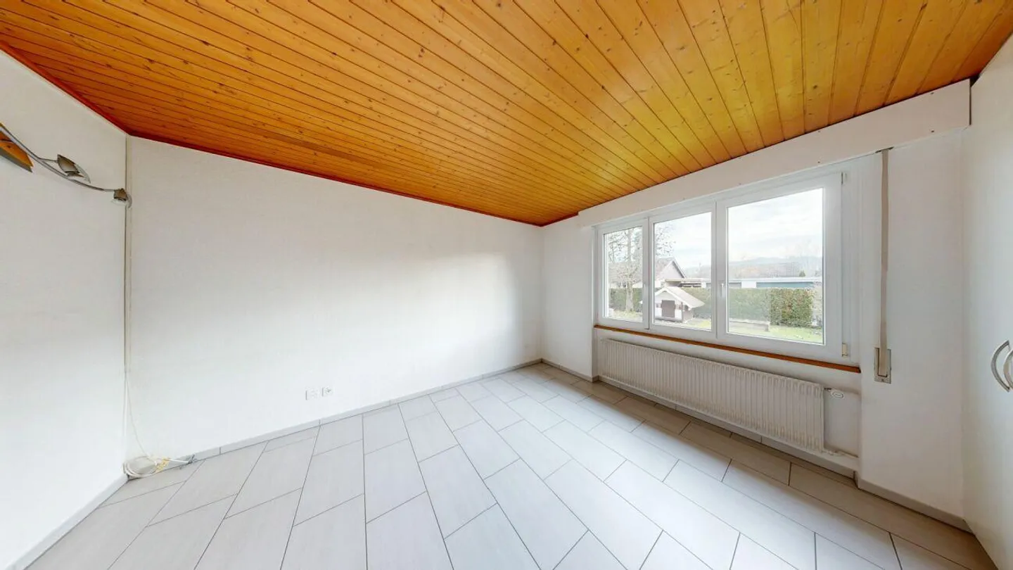 Detached 6.5-room single-family house with garage and spacious garden area - Photo 9 of 13