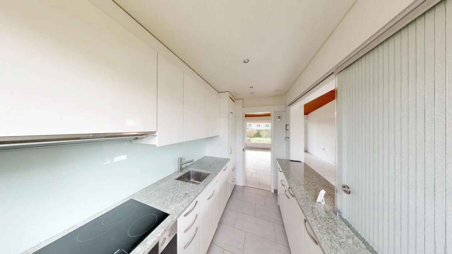 Detached 6.5-room single-family house with garage and spacious garden area - Photo 8 of 13