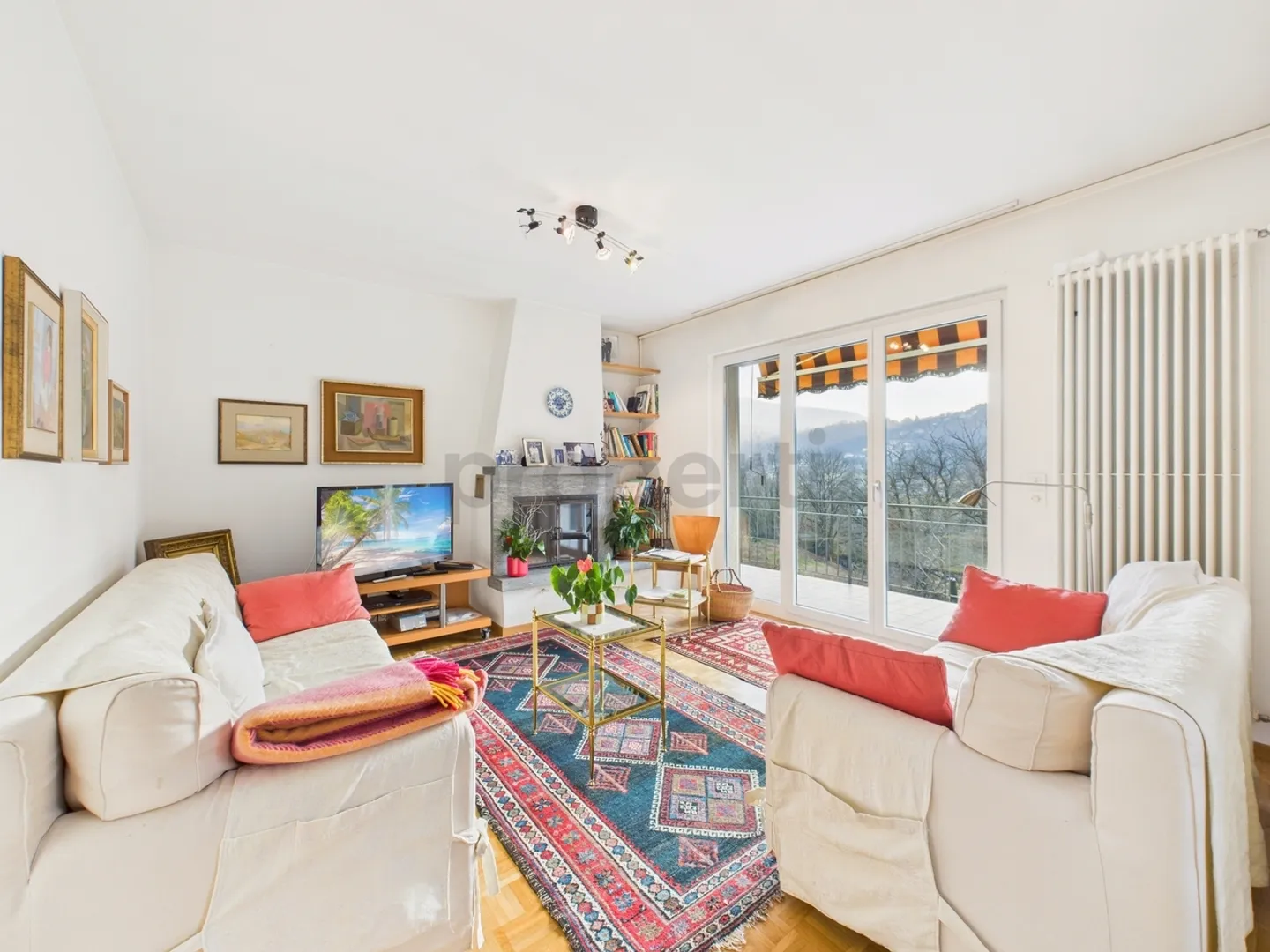 Charmante Doppelhaushälfte mit großem Garten in Purasca - Foto 2 von 13