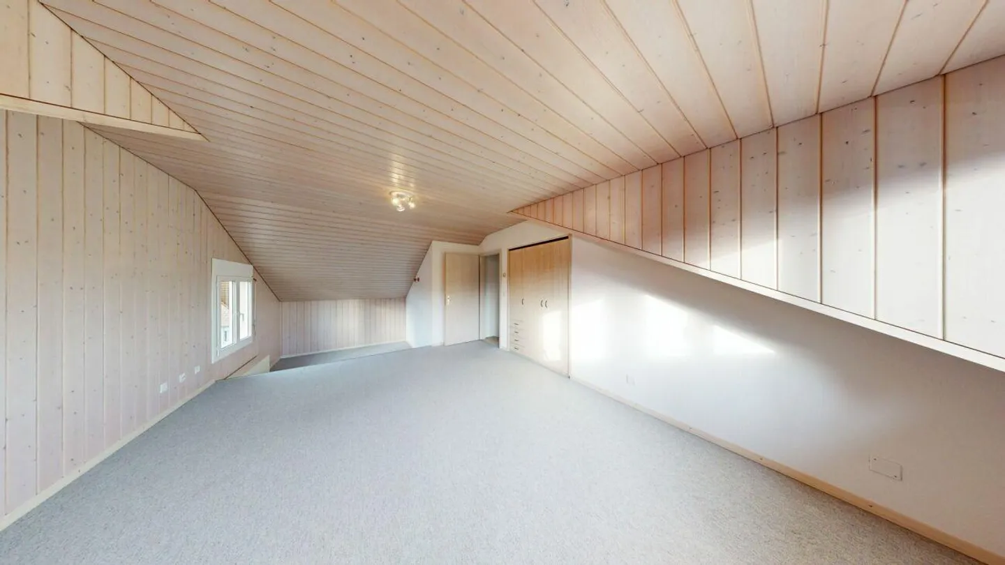 Detached 6.5-room single-family house with garage and spacious garden area - Photo 10 of 13