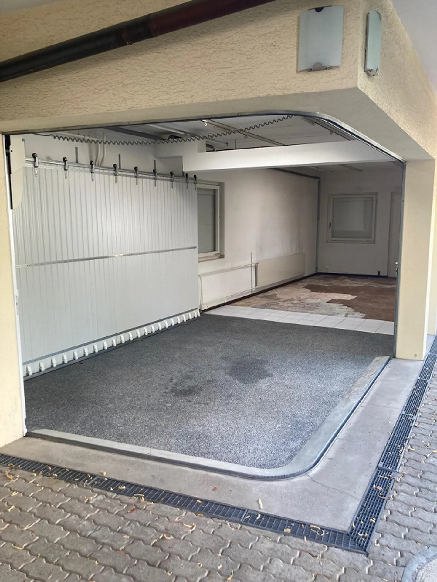 Divers espaces dans un immeuble collectif à louer - Photo 3 sur 16