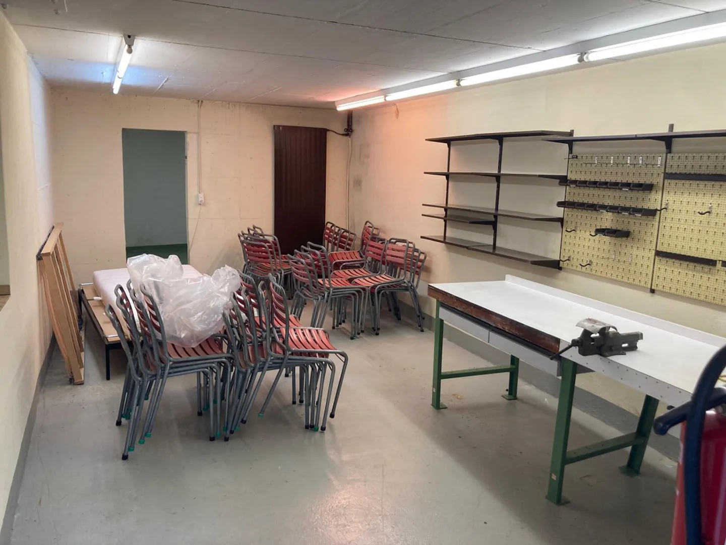 Divers espaces dans un immeuble collectif à louer - Photo 8 sur 16
