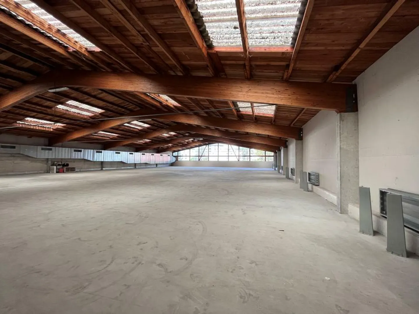 Spaziosa hall industriale divisibile con soppalco - Foto 4 di 7