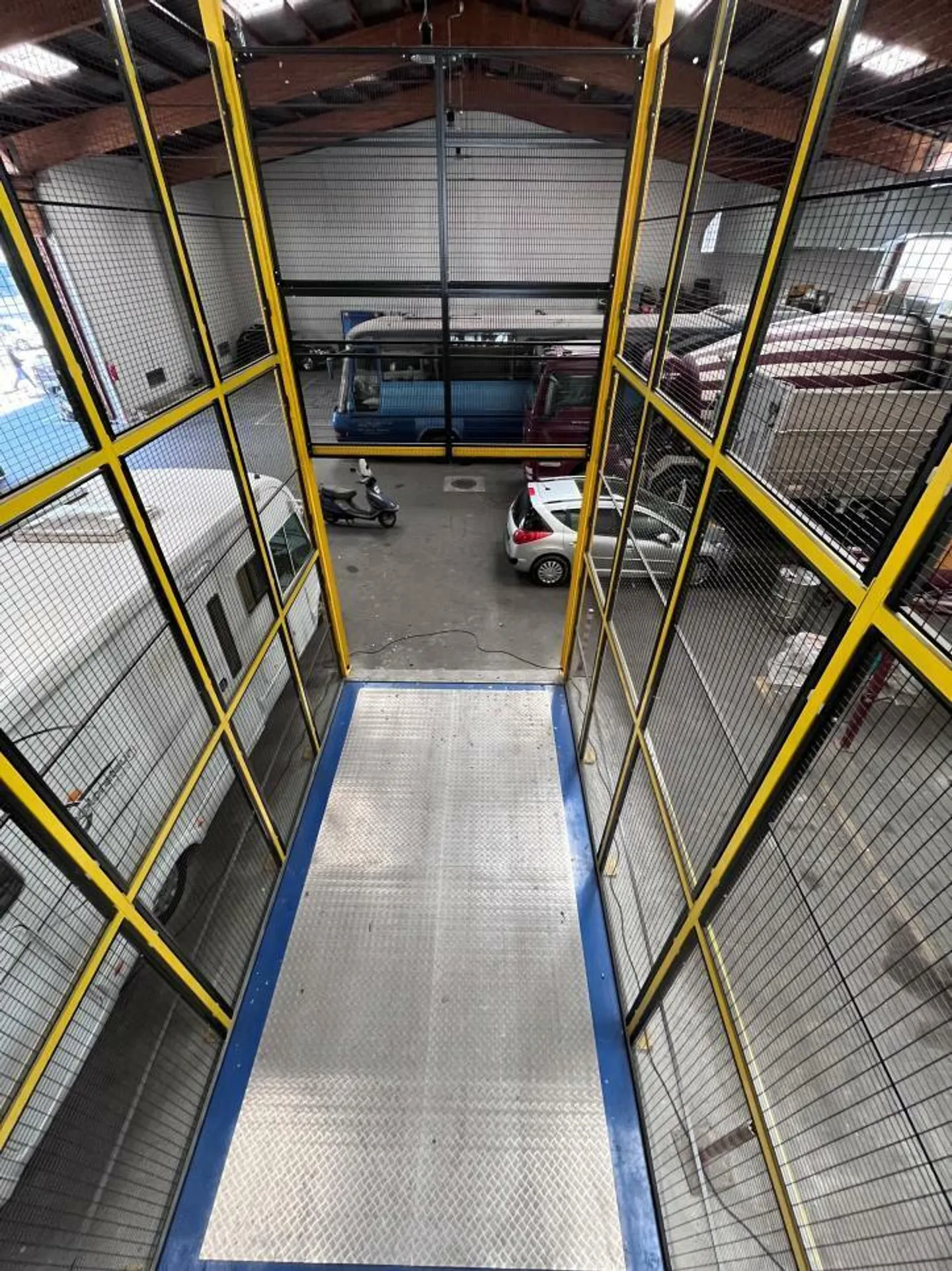 Spaziosa hall industriale divisibile con soppalco - Foto 6 di 7