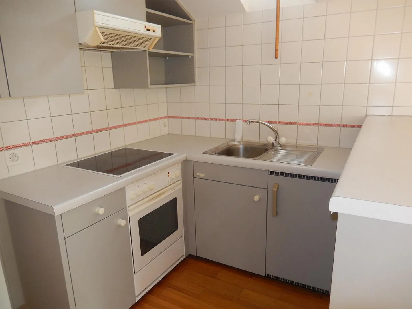Cozy Single Apartment - Photo 3 of 6