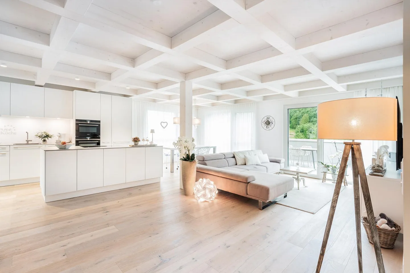 Appartamento attico esclusivo con ampia terrazza, giardino privato e vista mozzafiato - Foto 8 di 20