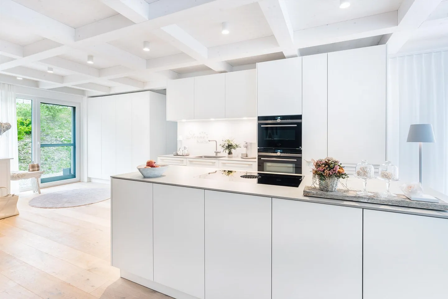 Appartamento attico esclusivo con ampia terrazza, giardino privato e vista mozzafiato - Foto 9 di 20