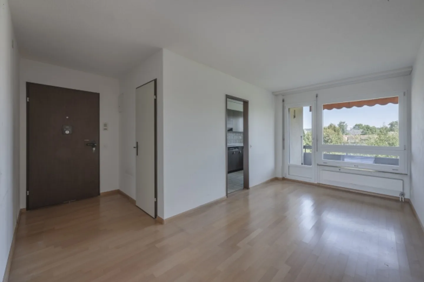 Appartamento attraente in una zona residenziale popolare con eccellenti collegamenti di trasporto - Foto 2 di 9