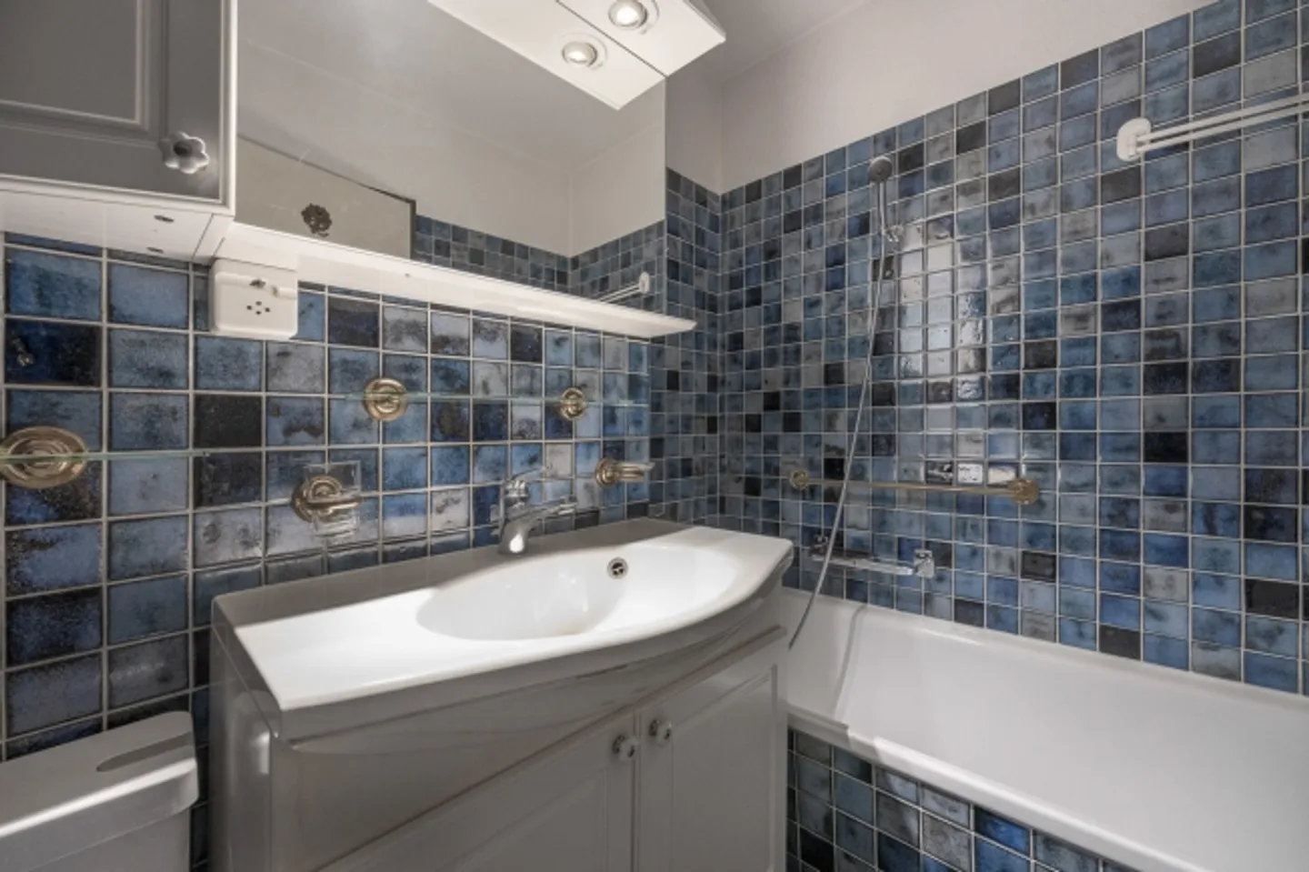 Appartamento attraente in una zona residenziale popolare con eccellenti collegamenti di trasporto - Foto 6 di 9