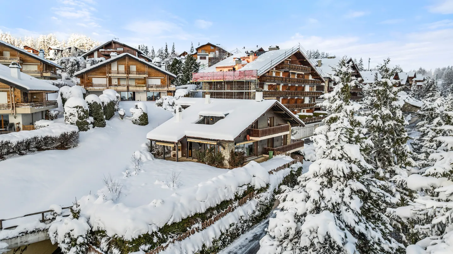 Chalet with Mountain Views - Photo 4 of 22