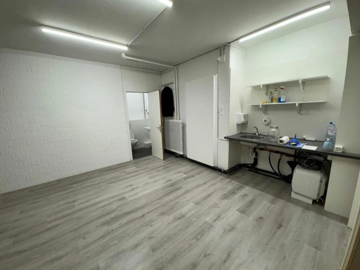 Spacious studio for rent - Photo 4 of 7