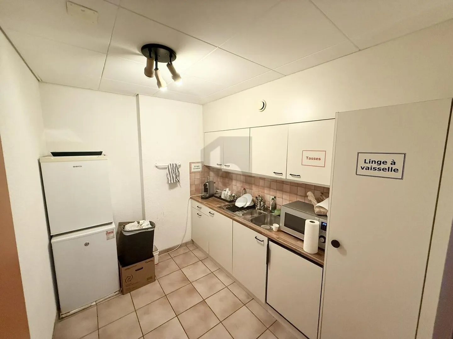 Geräumiges Büro in zentraler Lage - Foto 5 von 6