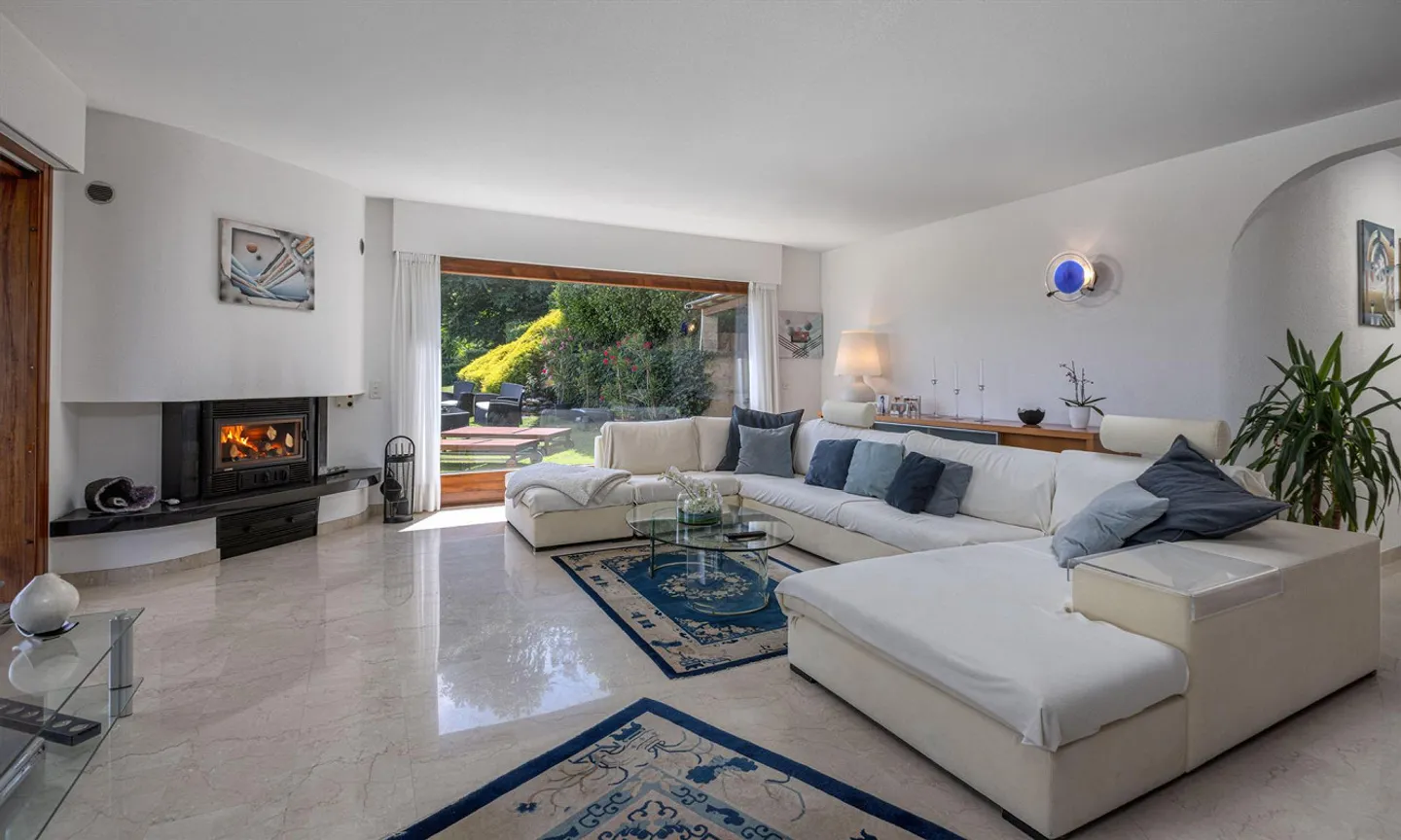 Elegantes Landhaus 5.5 mit Seeblick und großem Garten in Cimo - Foto 2 von 9