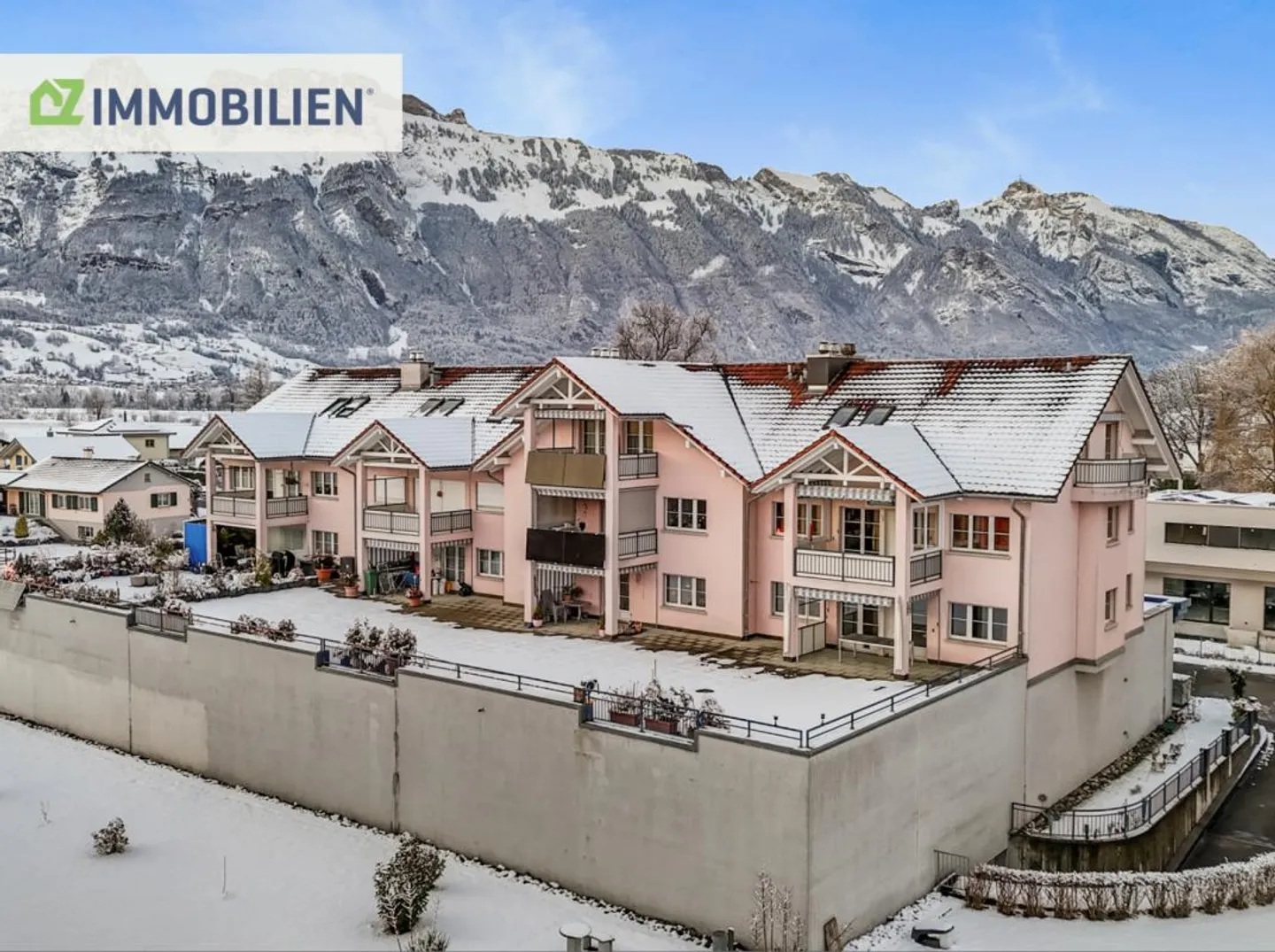 Spacious 4.5-room apartment with over 100 m² terrace in Haag - Photo 1 of 14