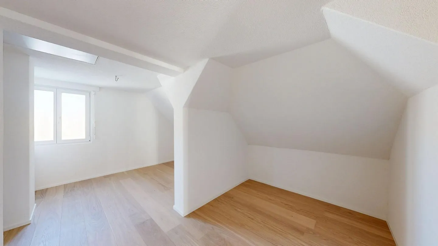 Fully renovated single-family home with charm and comfort – i... - Photo 14 of 19