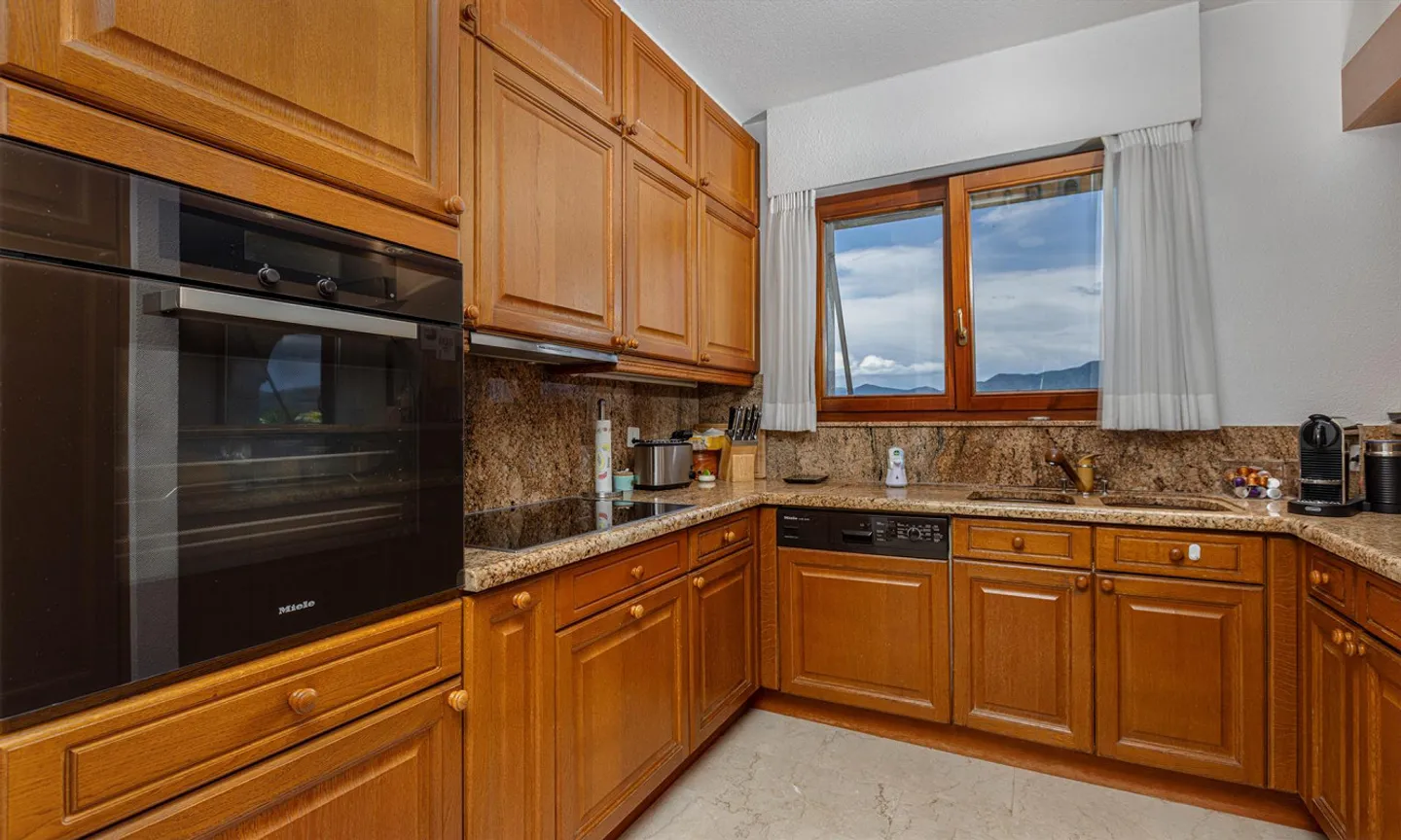 Elegantes Landhaus 5.5 mit Seeblick und großem Garten in Cimo - Foto 4 von 9