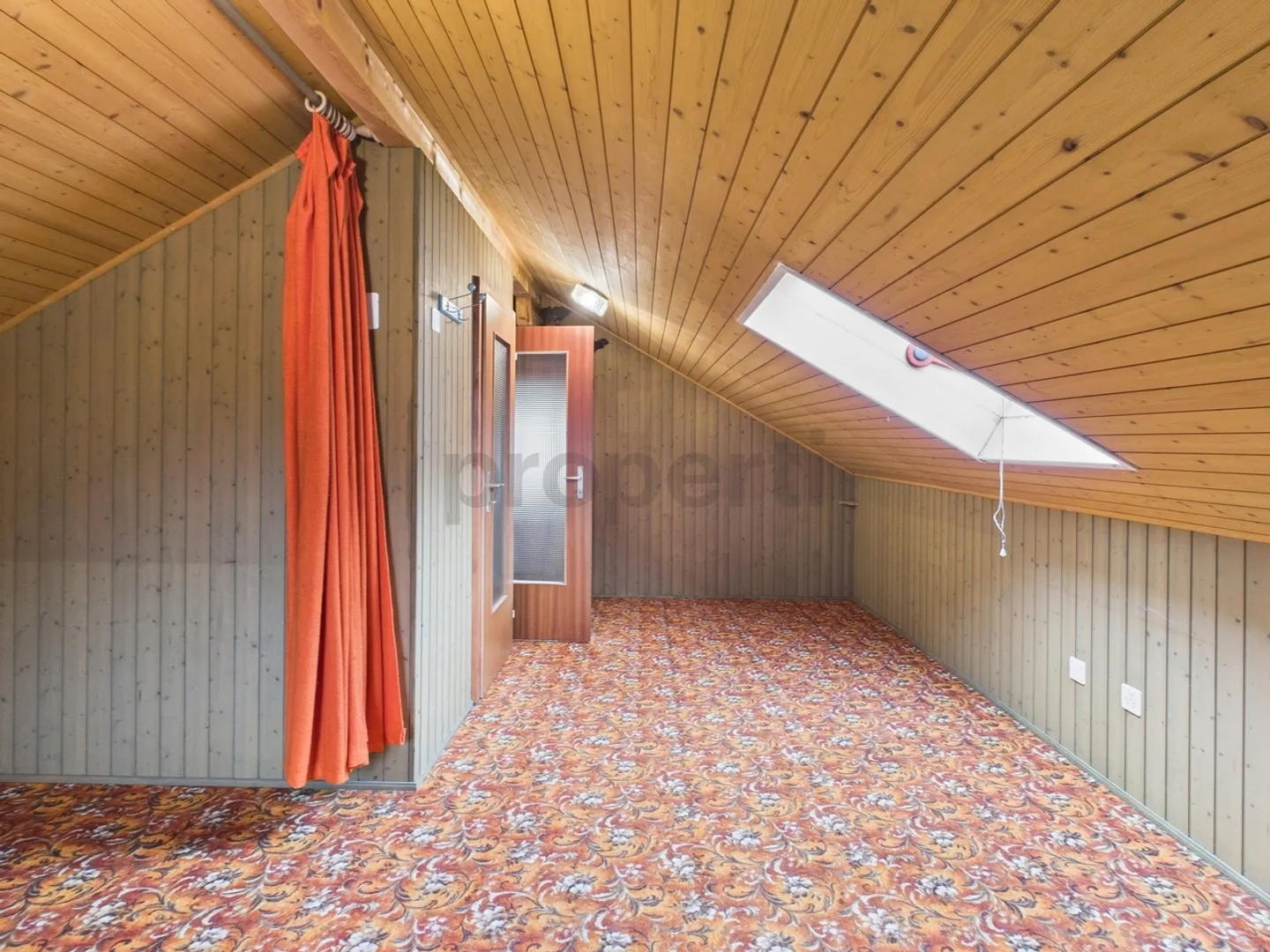 Charmante maison individuelle de 3,5 pièces avec potentiel dans un emplacement central de Gurtnellen - Photo 8 sur 13