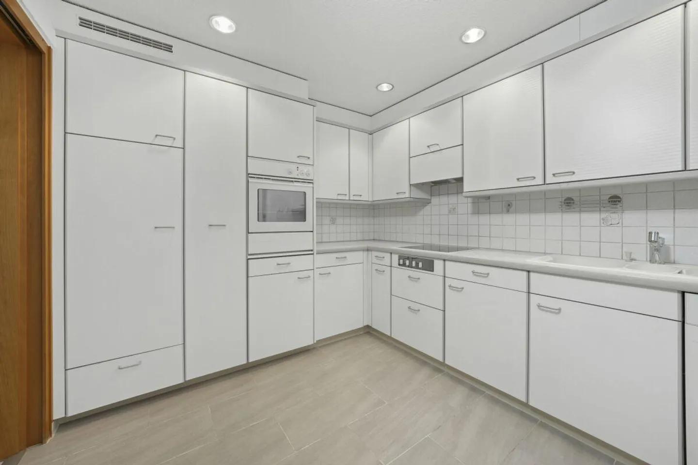 Spacious 4.5-room apartment with over 100 m² terrace in Haag - Photo 5 of 14