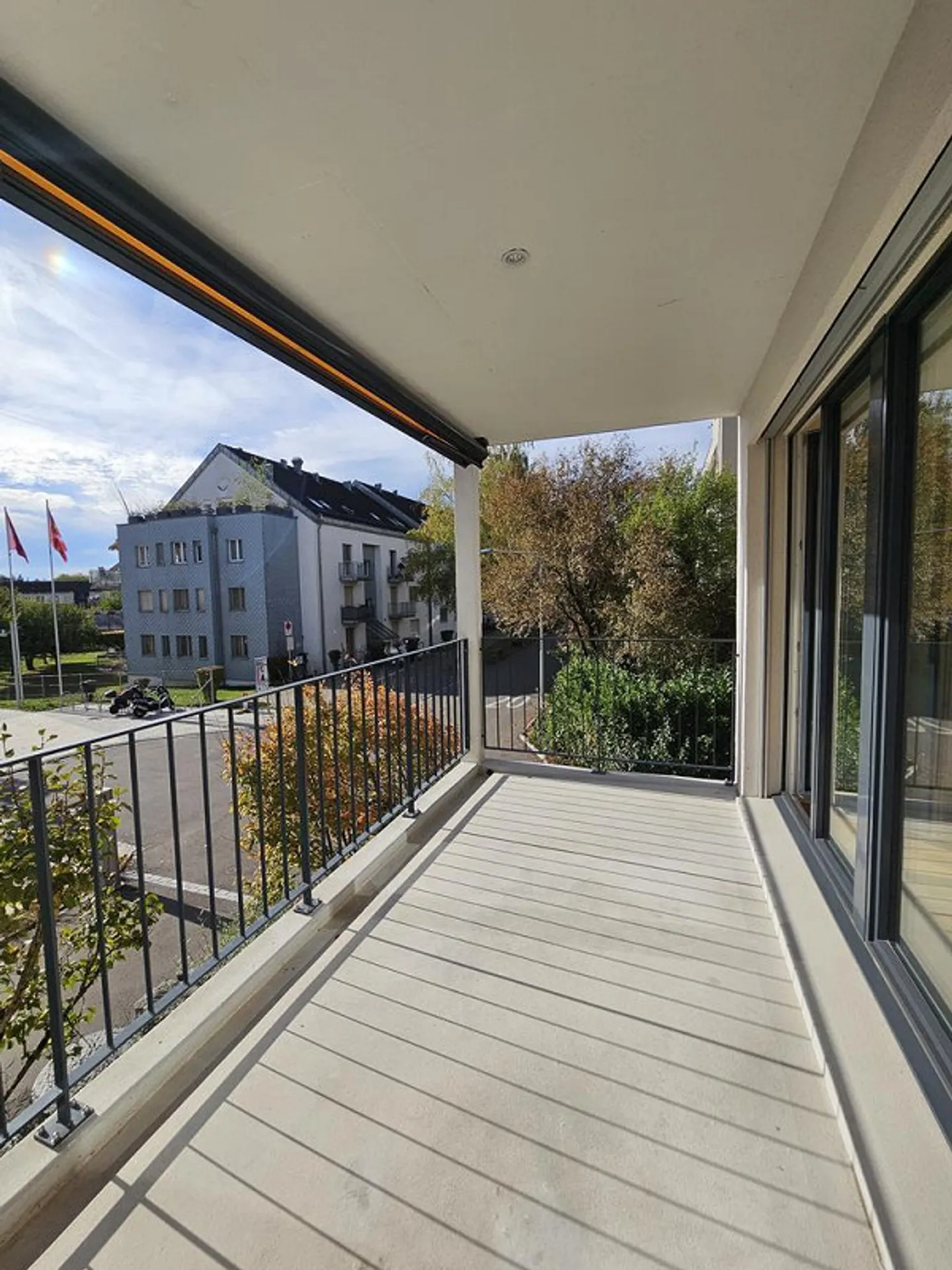 Sunny 4.5-room apartment including underground parking space in 8052 Zurich - Photo 10 of 12