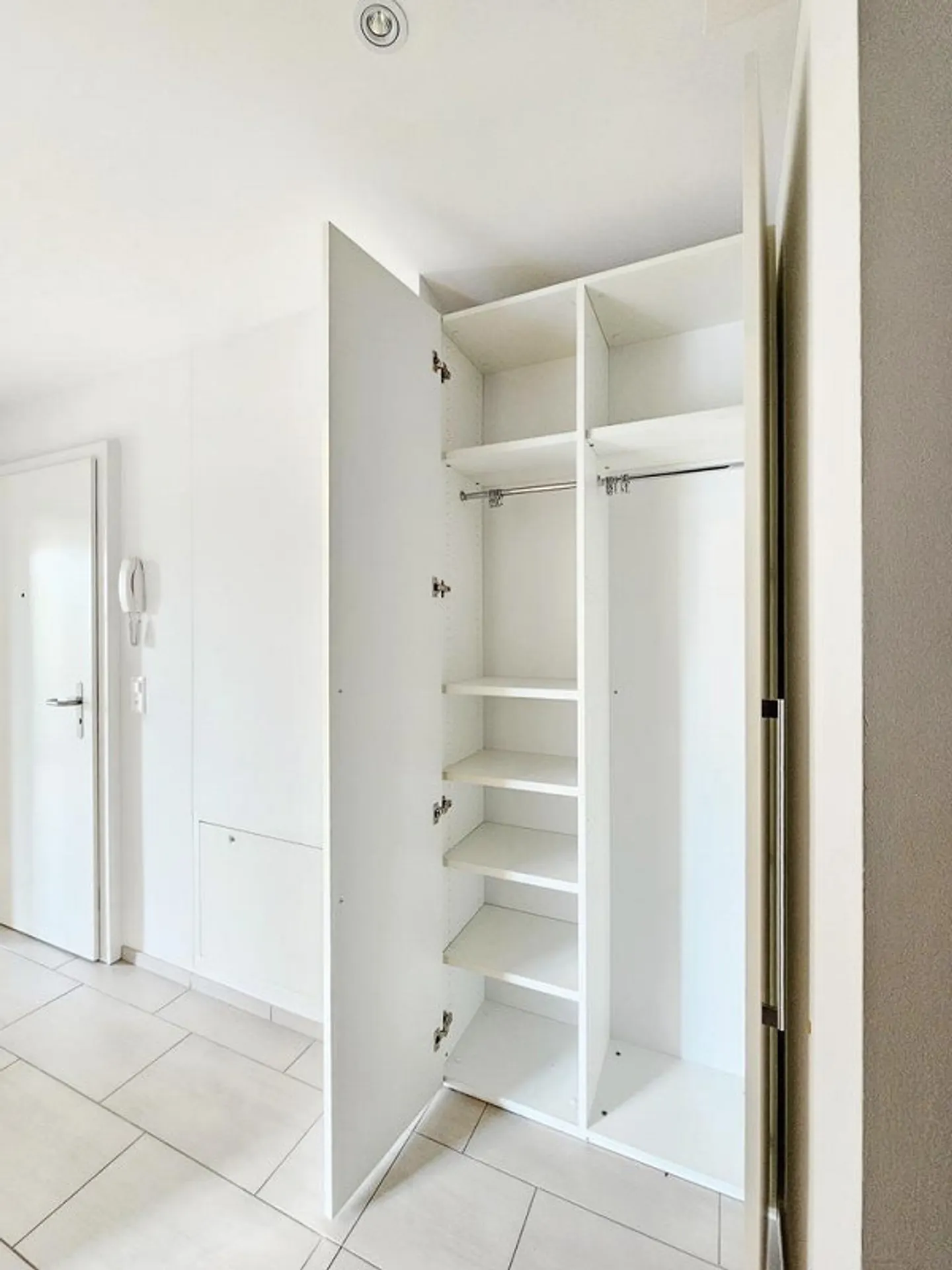 Sunny 4.5-room apartment including underground parking space in 8052 Zurich - Photo 12 of 12