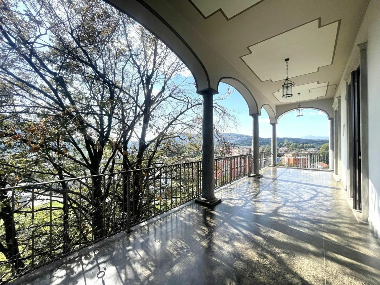 Stunning renovated period villa with building plot. - Photo 13 of 18