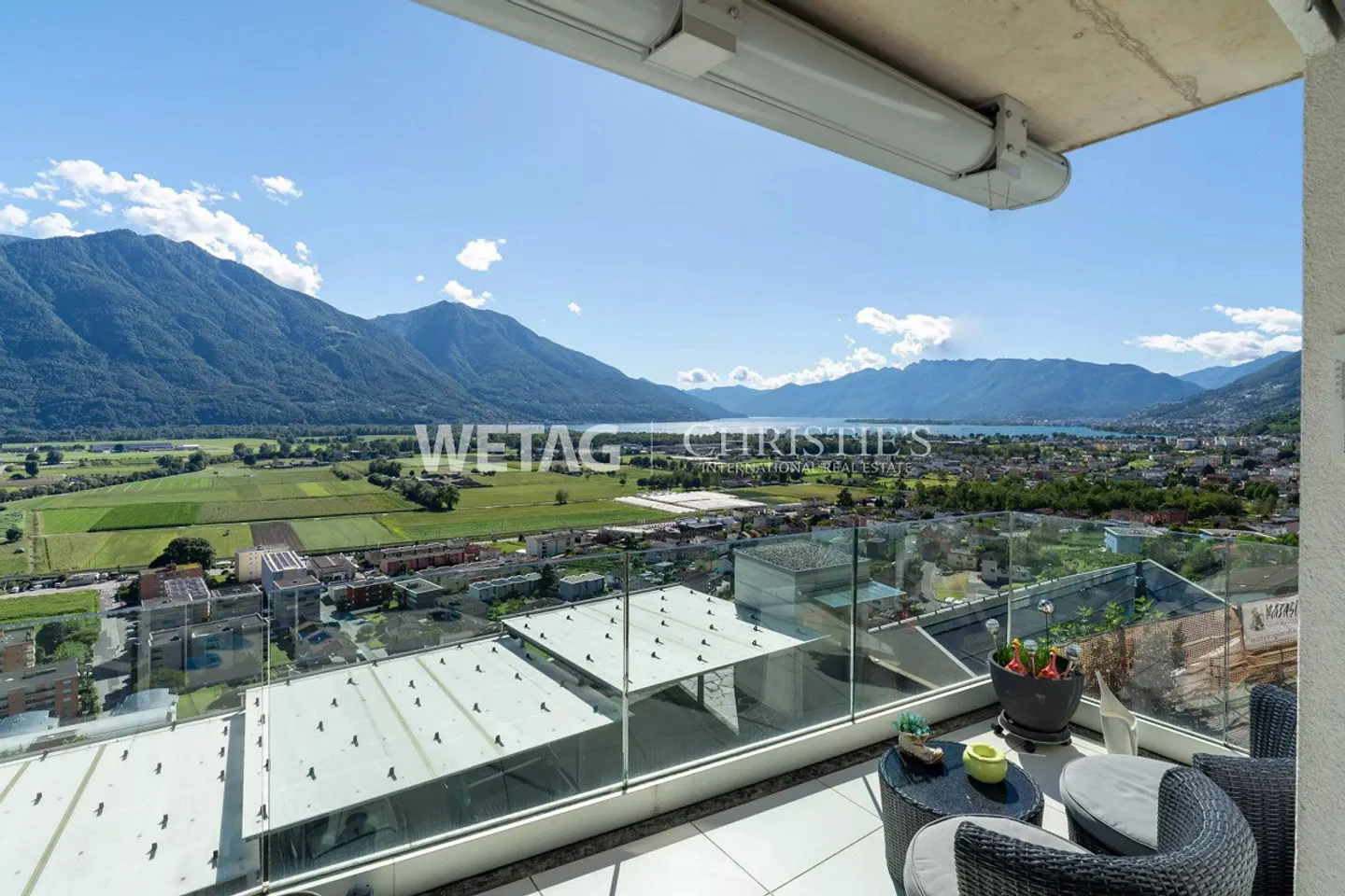 Gordola: Comfortable & Modern Apartment with Covered Terrace - Photo 1 of 11