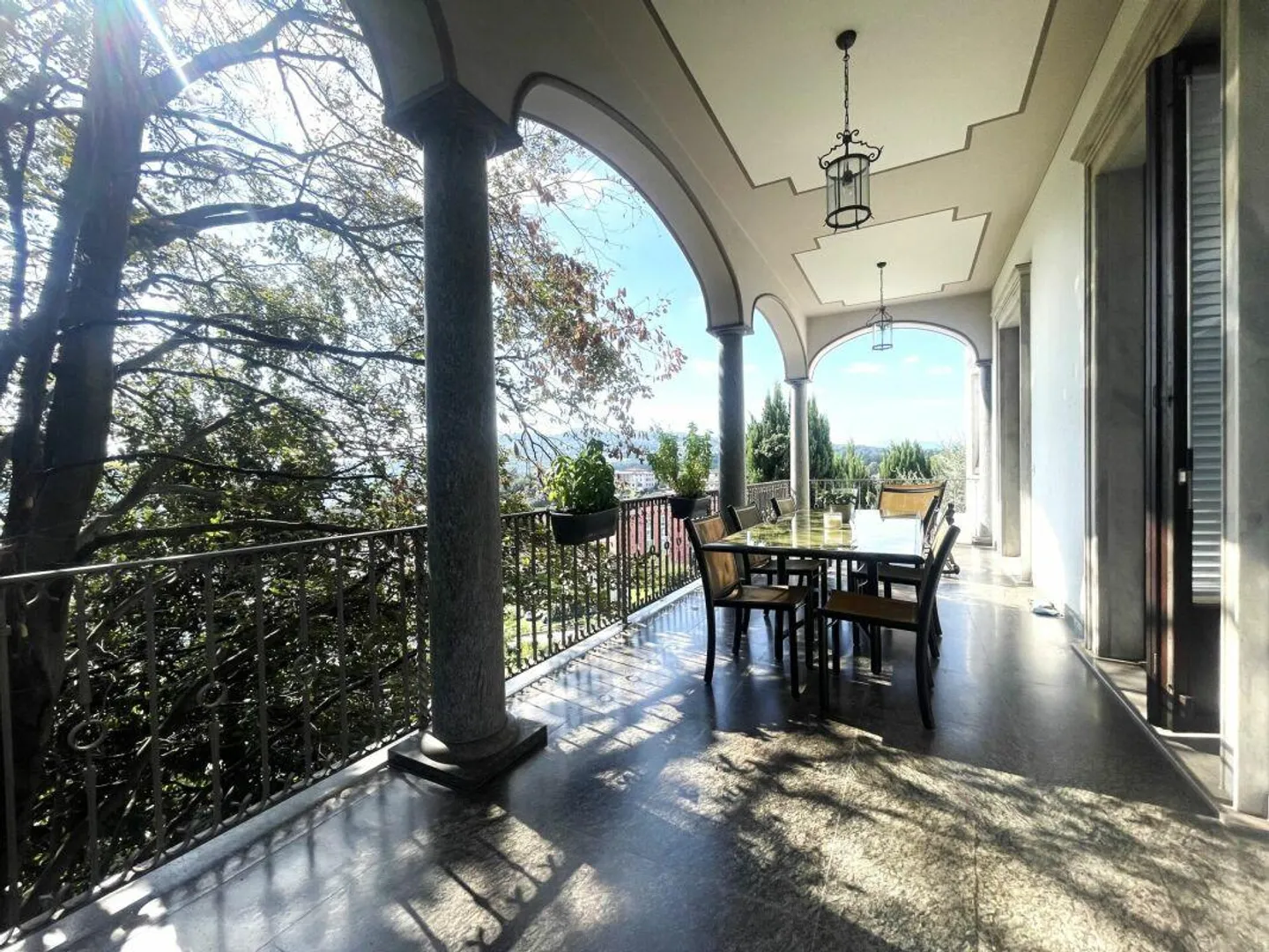 Stunning renovated period villa with building plot. - Photo 1 of 18