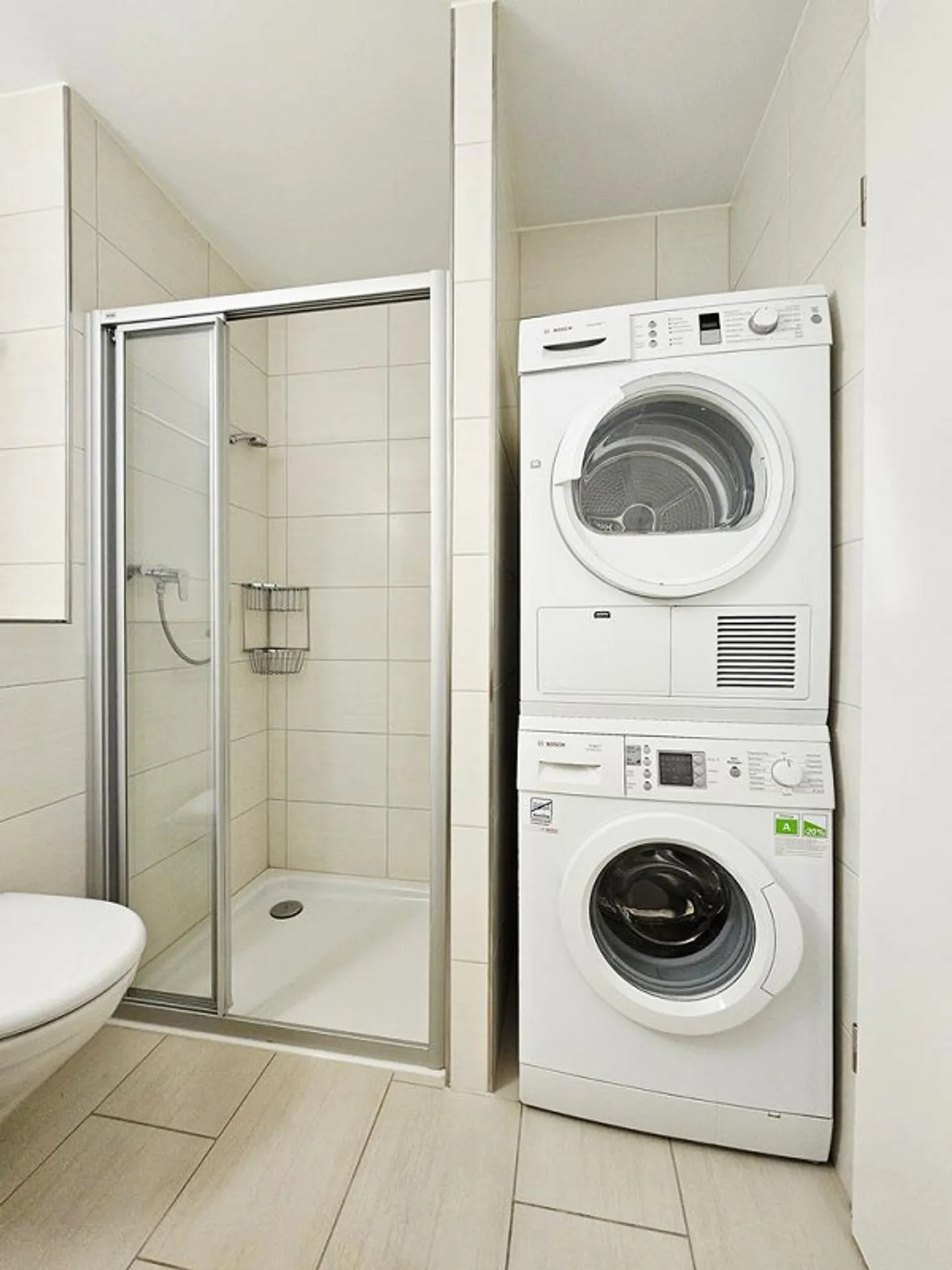 Sunny 4.5-room apartment including underground parking space in 8052 Zurich - Photo 8 of 12