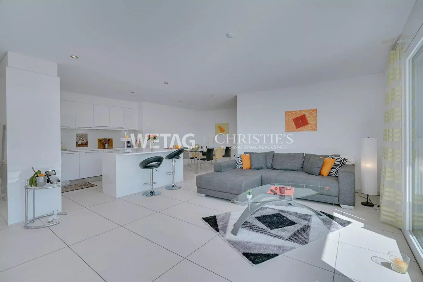 Gordola: Comfortable & Modern Apartment with Covered Terrace - Photo 3 of 11