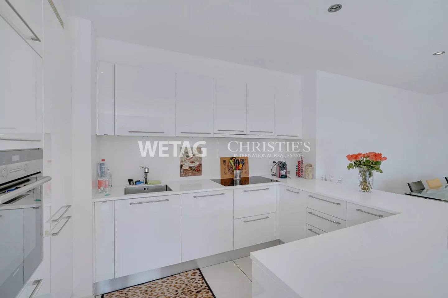 Gordola: Comfortable & Modern Apartment with Covered Terrace - Photo 4 of 11