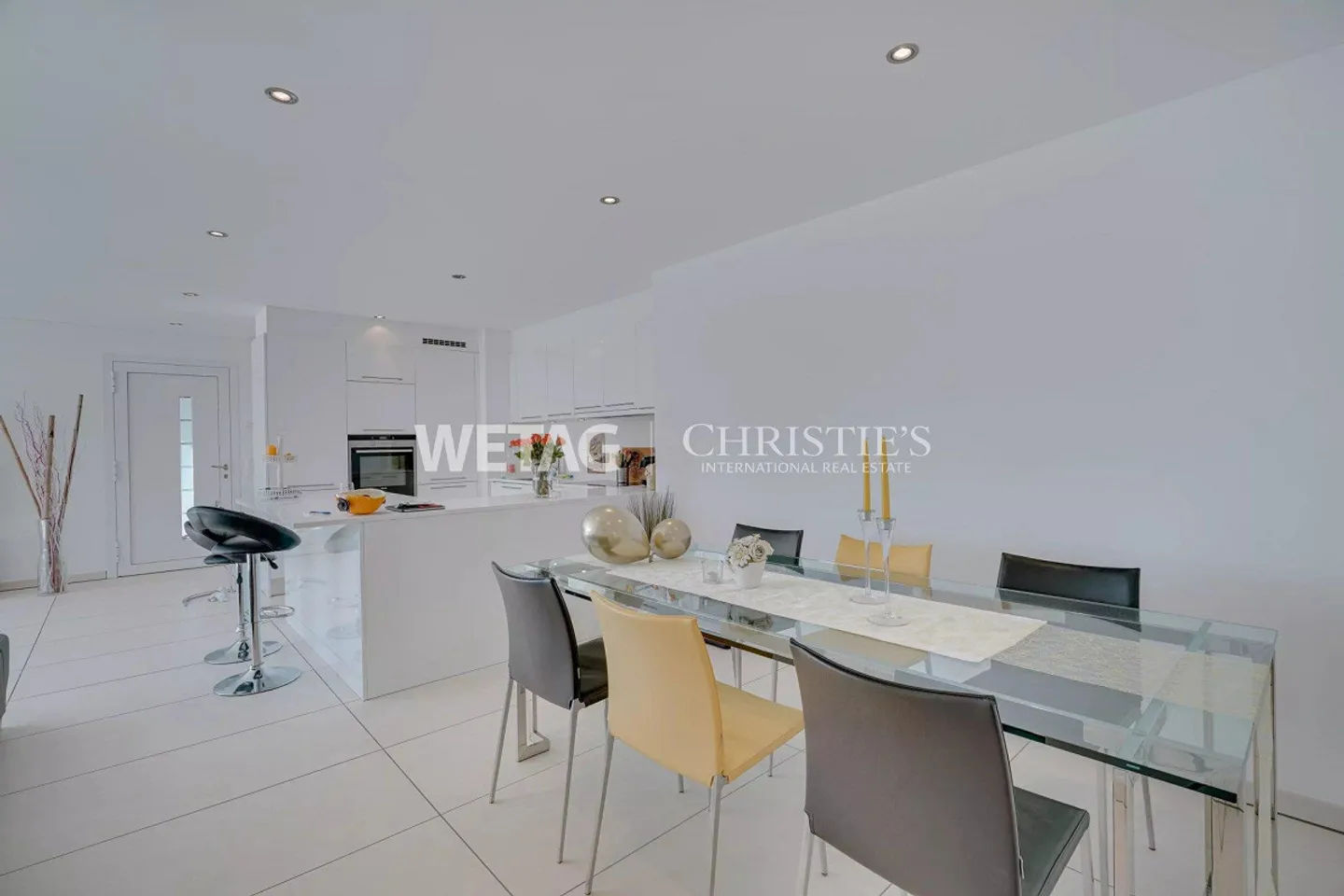 Gordola: Comfortable & Modern Apartment with Covered Terrace - Photo 5 of 11