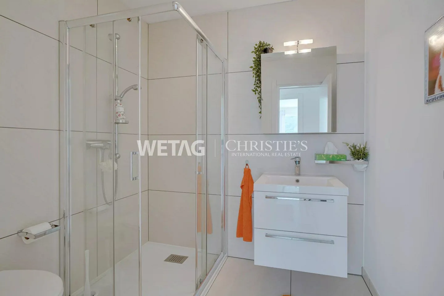 Gordola: Comfortable & Modern Apartment with Covered Terrace - Photo 8 of 11