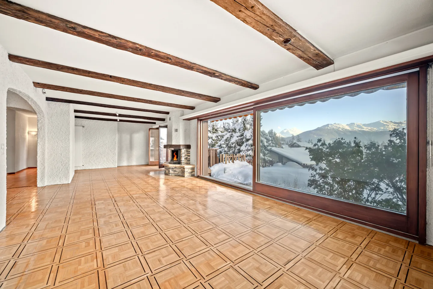 Chalet with Mountain Views - Photo 5 of 22