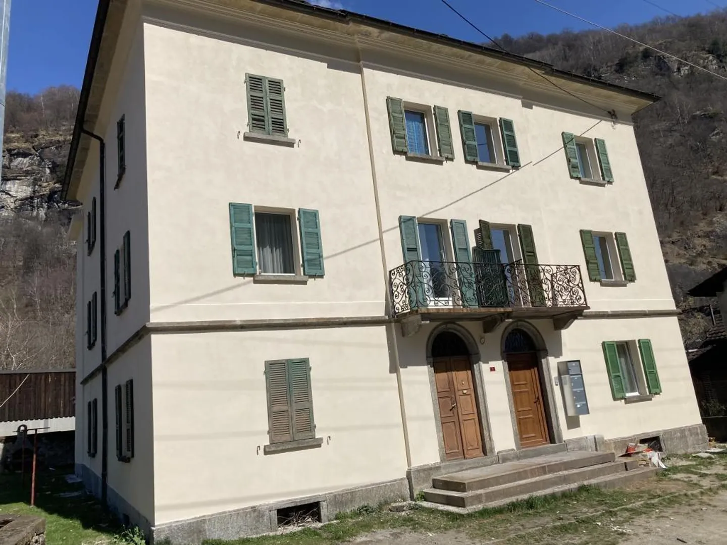 3 1/2-Room Attic Apartment in the Top Floor in a Quiet, Central Location... - Photo 2 of 15