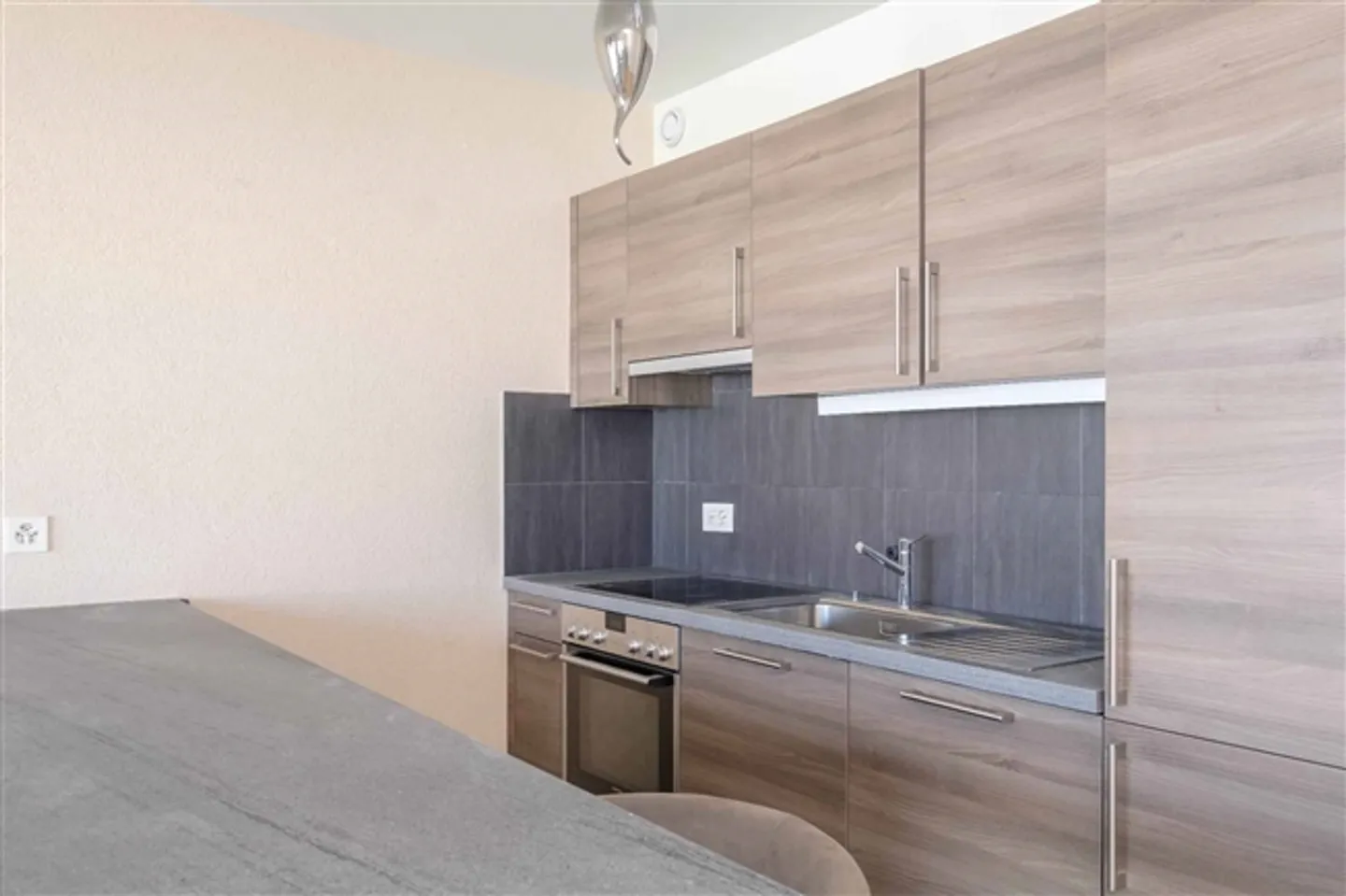 Bellissimo appartamento di 4 stanze al 5° piano - Foto 3 di 11