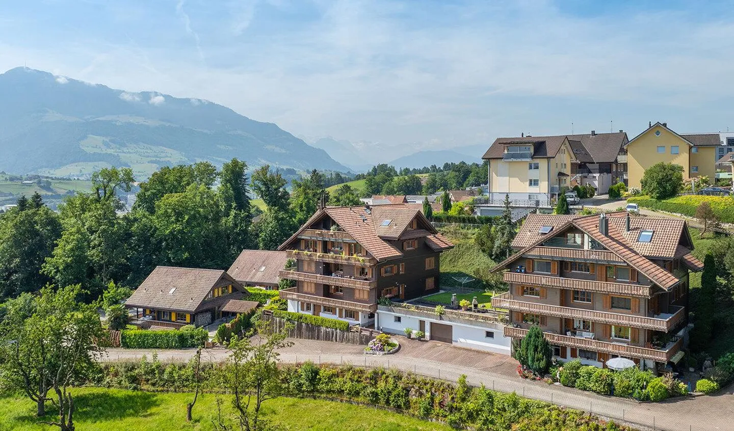 Appartement spacieux et charmant - situé au centre et bien desservi - Photo 1 sur 9