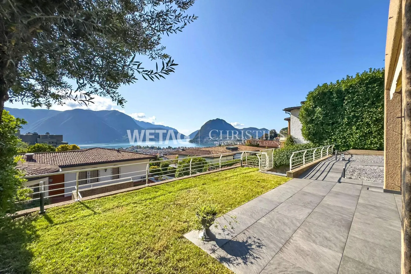 À Lugano : Élégante villa en rangée avec jardin privé et large vue sur le lac - Photo 1 sur 12