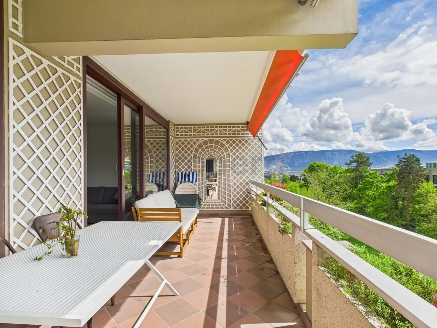 Un cocon lumineux dans un écrin de verdure - Photo 8 sur 9